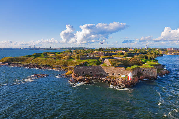 крепость суоменлинна в хельсинки, финляндия - fort fortified wall castle stone стоковые фото и изображения