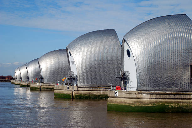 barreira do tâmisa - thames river thames barrier london england boundary - fotografias e filmes do acervo