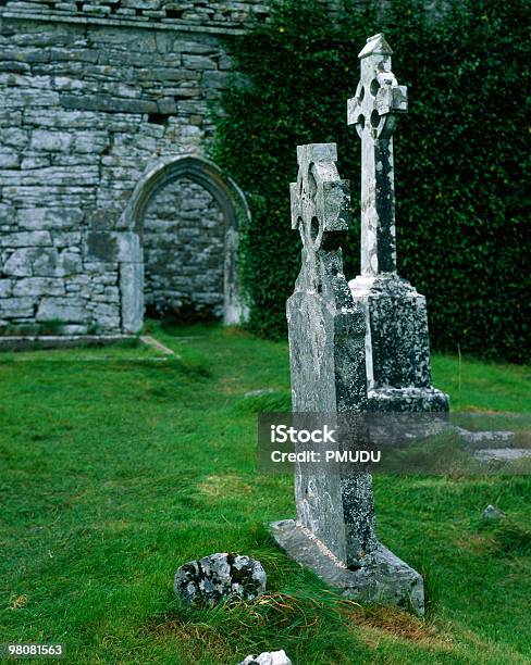 Cruz Celta - Fotografias de stock e mais imagens de Abadia - Abadia, Antigo, Cemitério