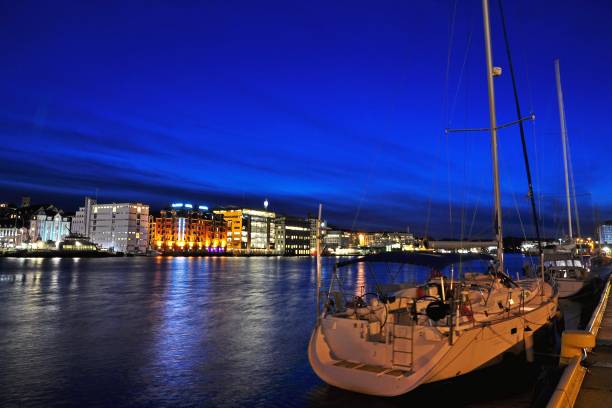 istock Night view of harbor in Bergen, Norway 980862764
