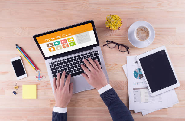istock Business desk concept - Think Positive 980863154