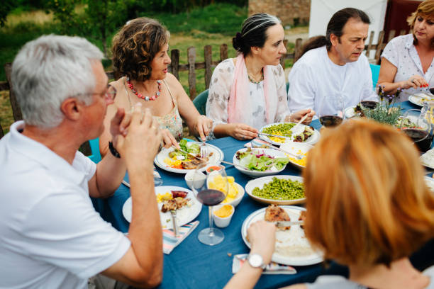 istock Al Fresco Dining 980952104