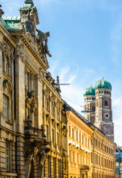 istock Famous Munich Cathedral - Liebfrauenkirche 980979346