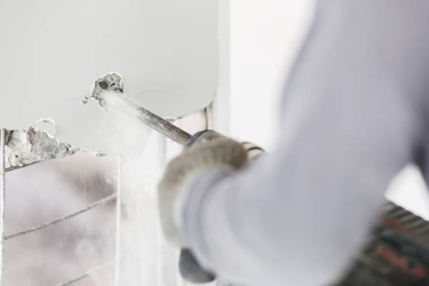 istock the workers drilling concrete on the wall construction concept 980989398
