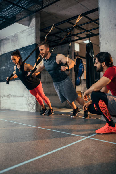 he knows what's best for their workout - shirtless energy action effort imagens e fotografias de stock