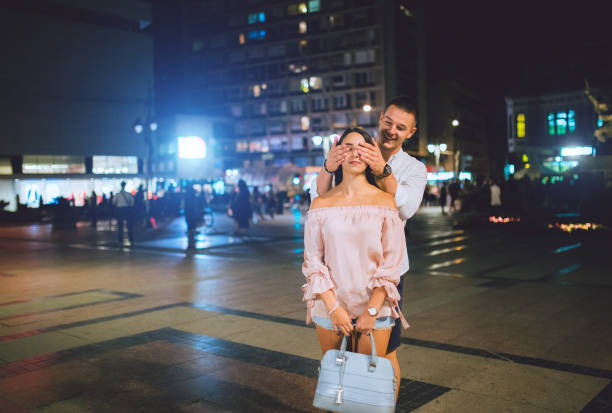 istock Couple meeting on city square 981050770