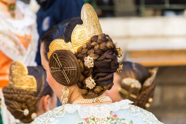 tradycyjne zużycie głowy podczas las fallas - period costume obrazy zdjęcia i obrazy z banku zdjęć