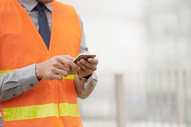 istock Foreman sending instructions via smartphone 981068436