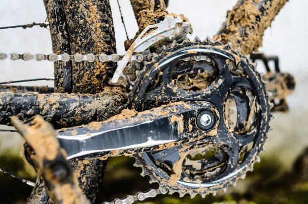 istock Mountain Bike Transmission in Mud 981108976