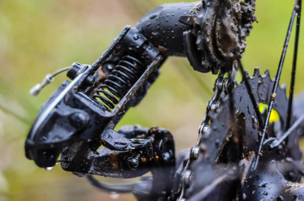 istock Mountain Bike Transmission in Mud 981116892