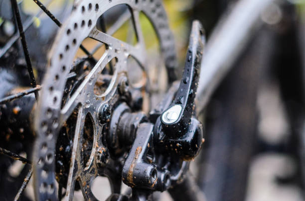 istock Mountain Bike Transmission in Mud 981116904