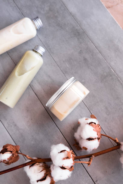 istock Bottles with spa cosmetic products flatlay 981159476