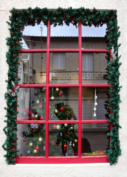 istock Decorated Christmas window with reflection of tourist in Delphi Greece 981168416
