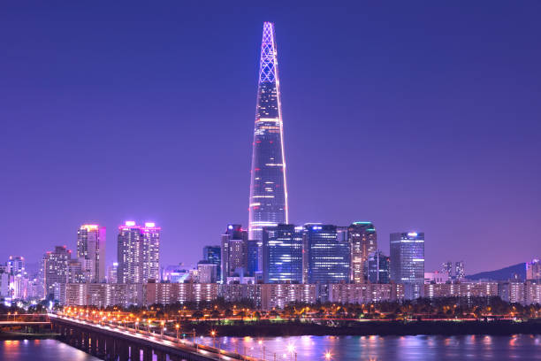 horizonte de la ciudad de seúl en río de han con la torre en corea del sur seúl - seúl fotografías e imágenes de stock
