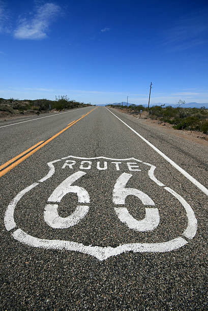 歴史的なルート 66 - route 66 road road trip multiple lane highway ストックフォトと画像