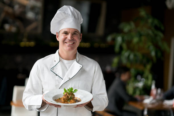 istock Chef serving a plate at a restaurant 981193800