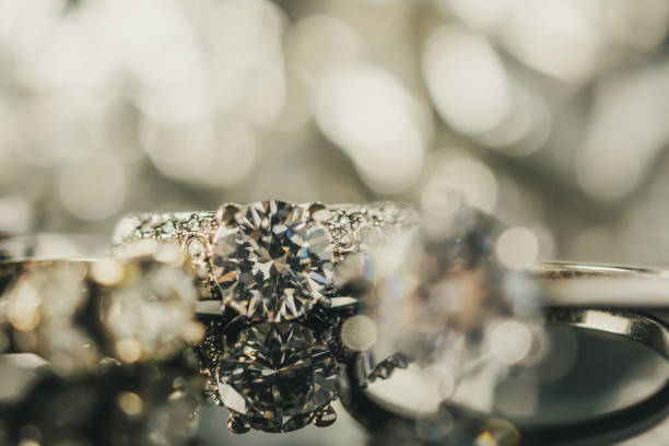 istock Luxury Jewelry diamond rings with reflection on black background 981243094