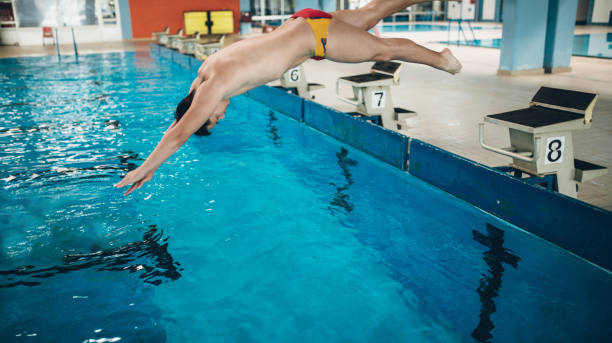 istock Head Jump In The Swimming Pool 981257774