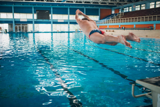 istock Head Jump In The Swimming Pool 981264014