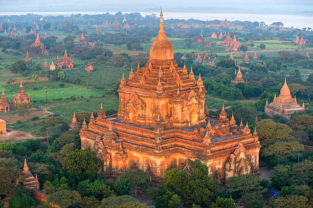 templo de htilominlo, bagan, mianmar. - myanmar bagan temple ayeyarwady river imagens e fotografias de stock