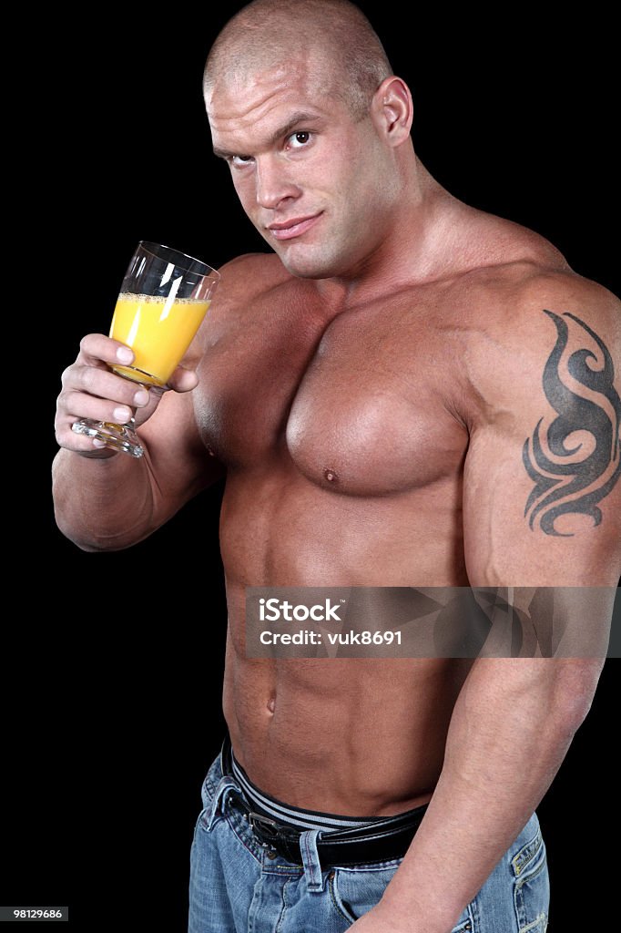 Homem Musculoso beber suco - Foto de stock de Abdômen Humano royalty-free