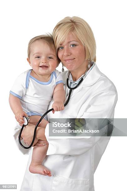 Dziecko I Badanie - zdjęcia stockowe i więcej obrazów 6 - 11 miesięcy - 6 - 11 miesięcy, Badanie lekarskie, Białe tło