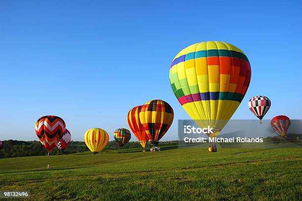 Balloon Field Stockfoto und mehr Bilder von Heißluftballon - Heißluftballon, Landen, Blau