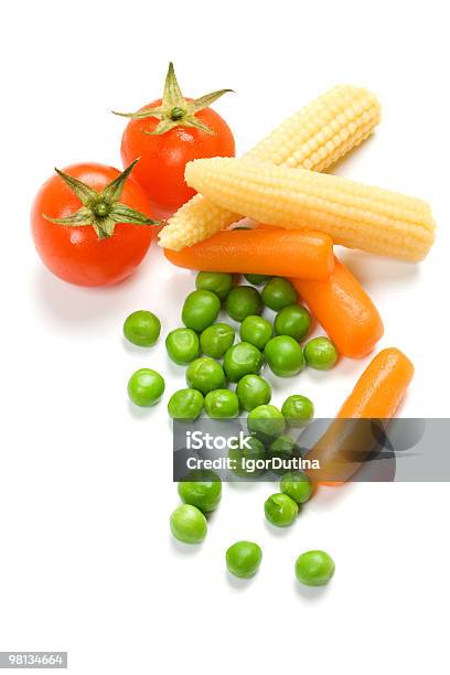 Verdure Isolato Su Bianco - Fotografie stock e altre immagini di Alimentazione sana - Alimentazione sana, Bianco, Carota