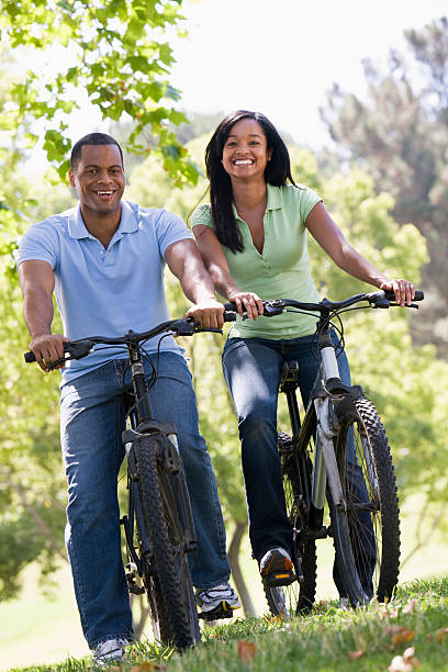 istock Couple on bikes outdoors 98135350