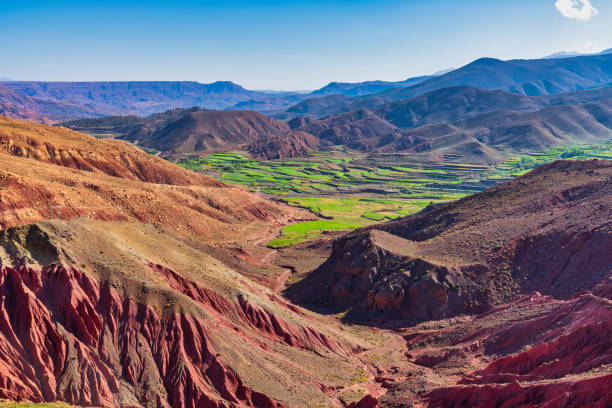 magnifique paysage de montagne - atlas mountains photos et images de collection