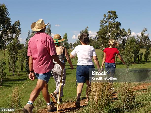 Foto de Família De Recreação e mais fotos de stock de Amizade - Amizade, Andar, Atividade