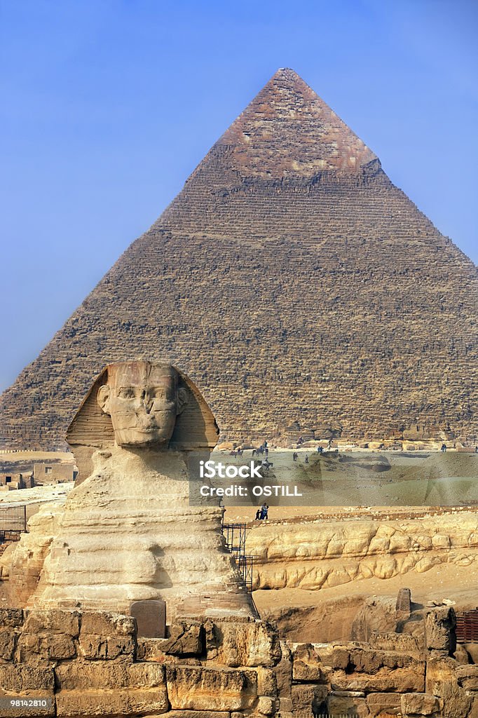 sphinx & die Pyramiden und - Lizenzfrei Erodiert Stock-Foto