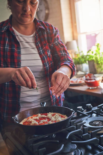 istock Preparing Homemade Pizza in Domestic Kitchen 981496474