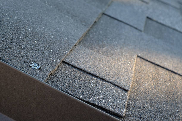 istock Close up view on corner roof made is asphalt roofing shingles 981526738
