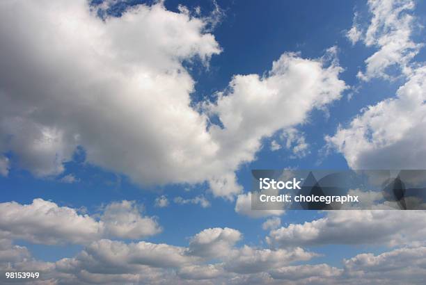 Schöne Flauschige Weiße Wolken Stockfoto und mehr Bilder von Betrachtung - Betrachtung, Blau, Cumulus