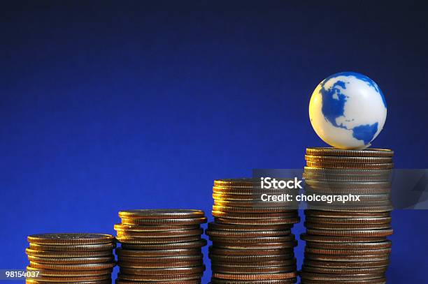 Economía Global Foto de stock y más banco de imágenes de Color - Tipo de imagen - Color - Tipo de imagen, Dinero, Divisa de los EE.UU.