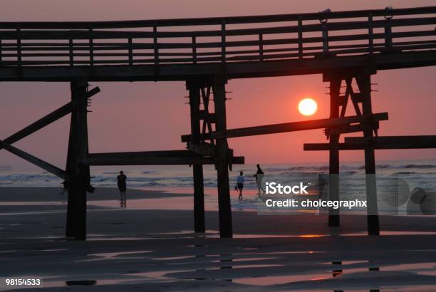 Zachód Słońca W Myrtle Beach - zdjęcia stockowe i więcej obrazów Brzeg wody - Brzeg wody, Fala przybrzeżna, Fotografika