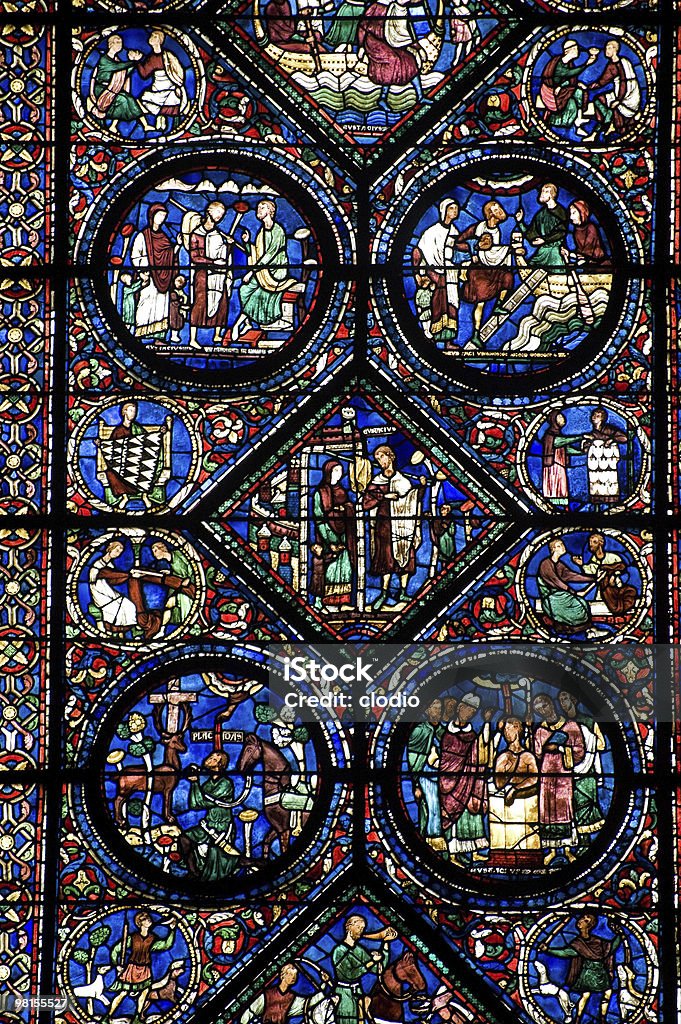 Chartres cathédrale (France)-intérieur: Vitrail fenêtre - Photo de Cathédrale Notre-Dame - Chartres libre de droits