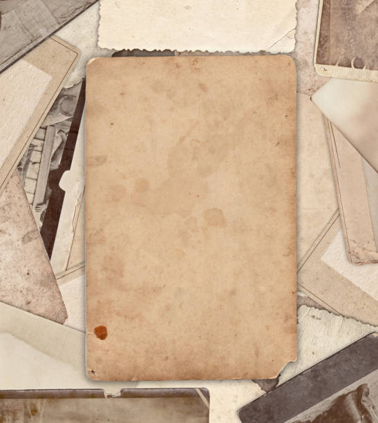 istock Vintage old photos border 981577084