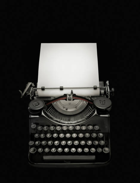 máquina de escrever com a página em branco - computer key old fashioned retro revival alphabet - fotografias e filmes do acervo