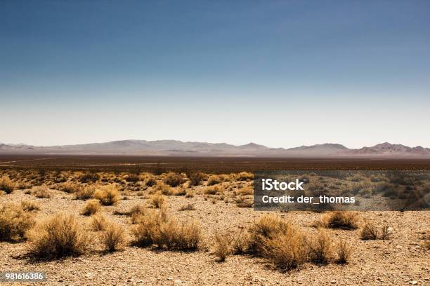 Valle De La Muerte De Menschenleer En Der Wüste Foto de stock y más banco de imágenes de Desierto - Desierto, Texas, Paisaje no urbano