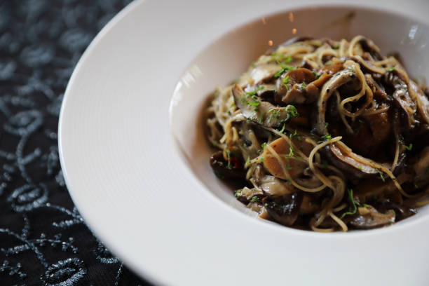 istock Spaghetti truffle cream sauce with mushroom 981633964