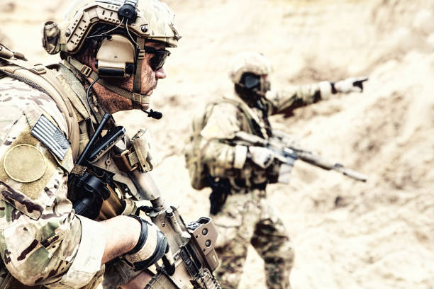 istock Special reconnaissance team members in desert area 981636470