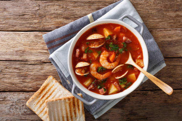 istock Manhattan clam chowder soup close-up. horizontal top view 981641632