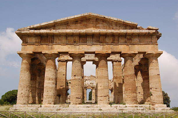 храм, paestum - temple of neptune стоковые фо�то и изображения