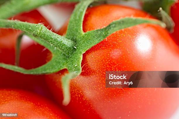 Pomodoro Ciliegino Macro - Fotografie stock e altre immagini di Macrofotografia - Macrofotografia, Pomodoro, Full frame