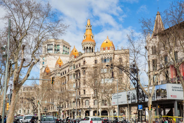 gran via de les corts catalanes em barcelona - gran via - fotografias e filmes do acervo