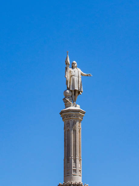 istock Monument to Christopher Columbus on the Colon Square  in Madrid, Spain 981759396