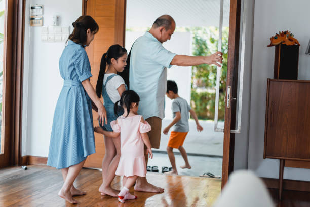 istock Chinese family leaving home 981764396