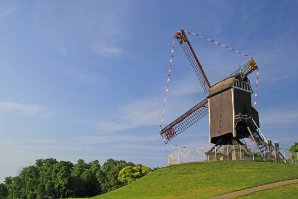 molinos de viento en brujas - bélgica - belgium bruges windmill europe fotografías e imágenes de stock